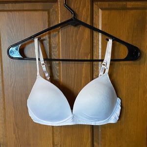 White T-shirt Bra